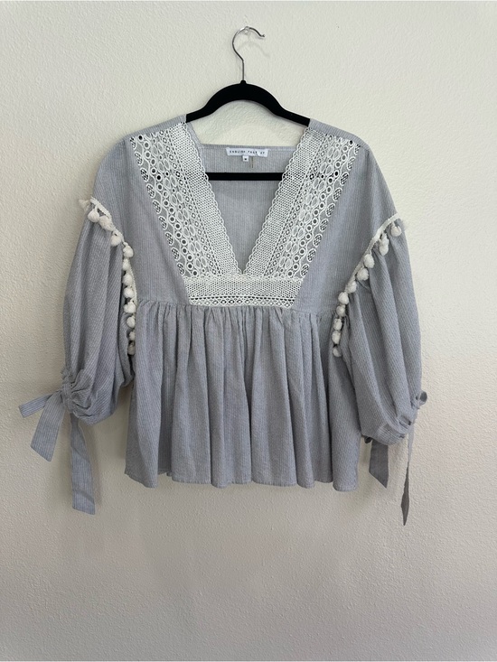 English Factory Tops - Light Gray Lace-Trim Peasant Blouse w/ pompom trim puff tie sleeve  Size Medium